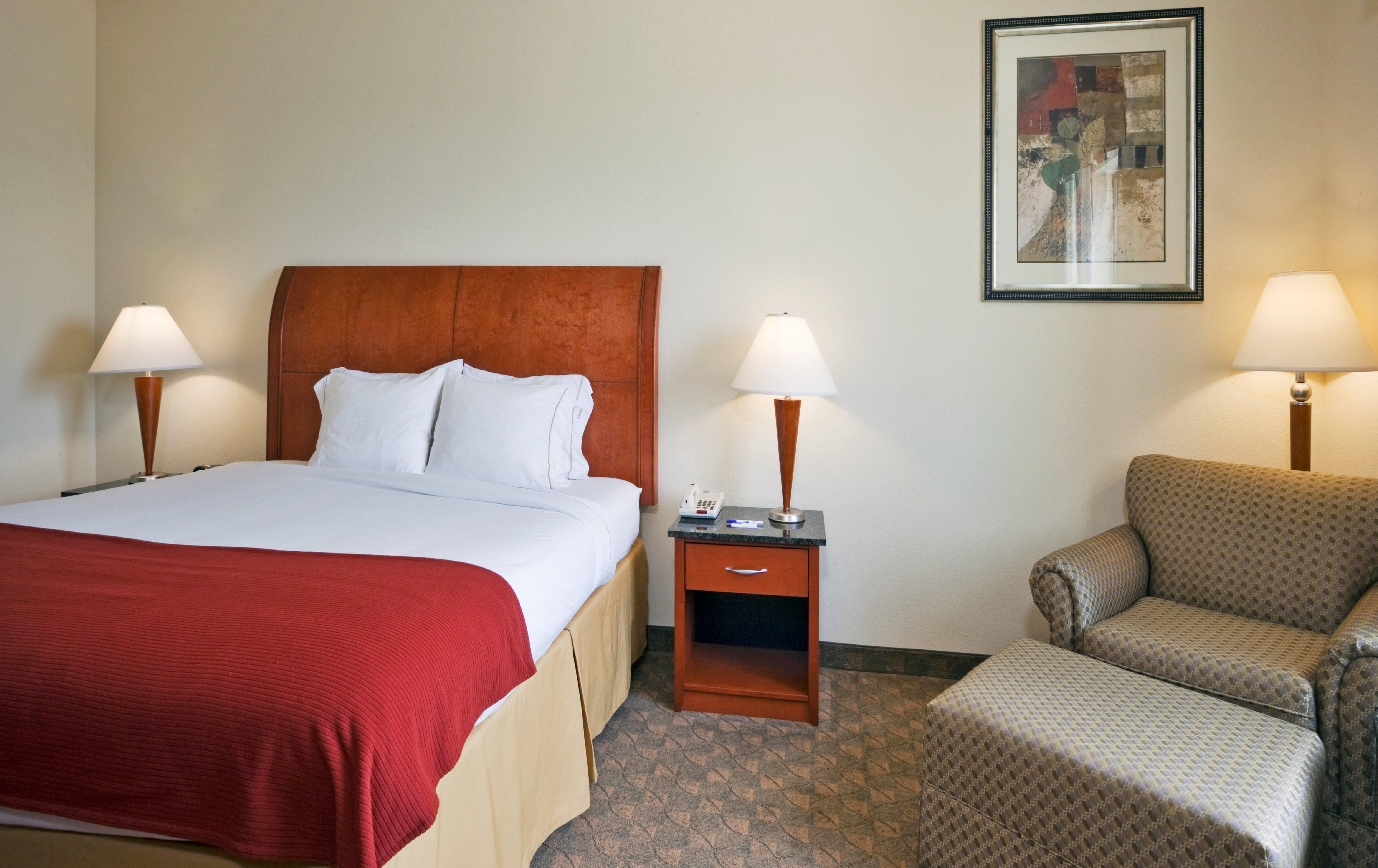 Holiday Inn Express Hotel And Suites Fairfield-North By Ihg Room photo